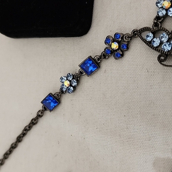 Gunmetal Silver w/ Blue and AB Crystal   Stones Butterfly Necklace Earrings Set - Picture 10 of 11